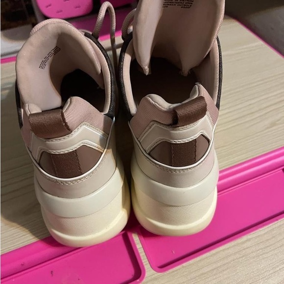 Micheal Kors Olympia trainer - Picture 4 of 4